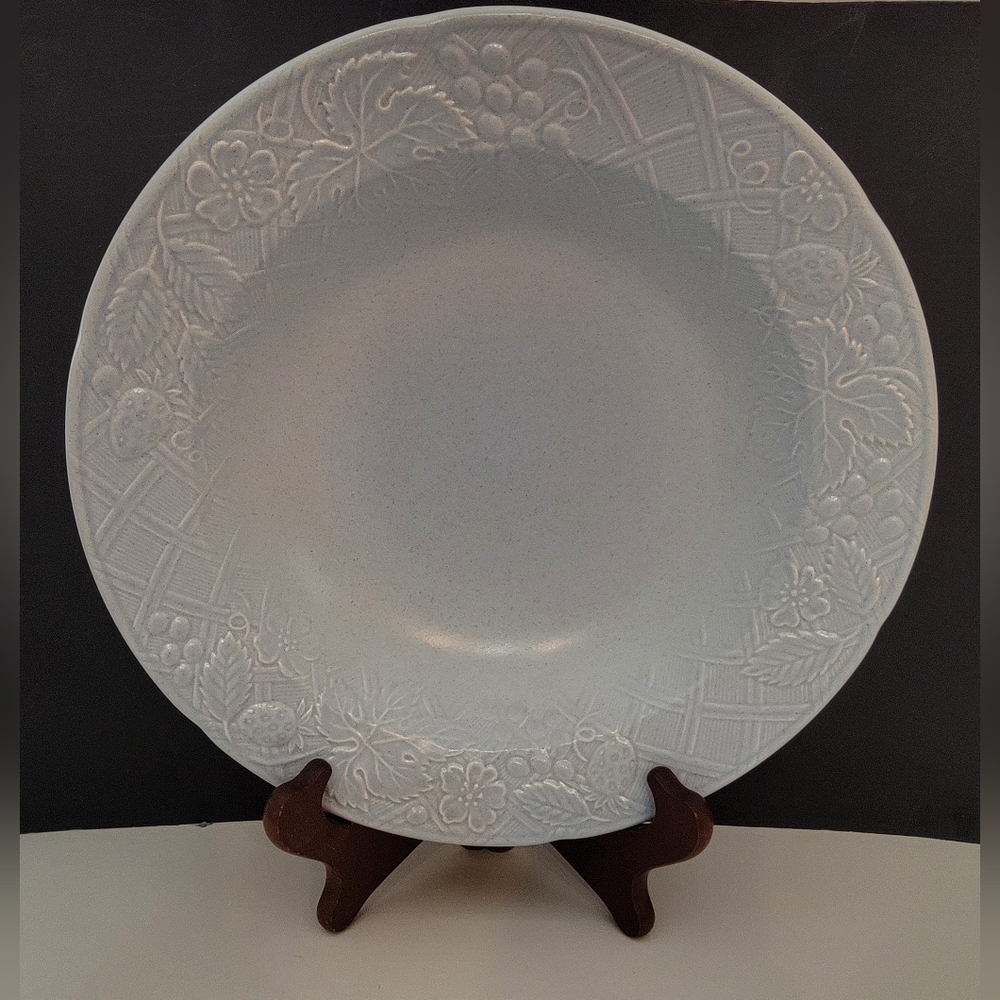 Mikasa English Countryside Blue DP500 Round Embossed Rimmed Serving 10.5" Bowl
